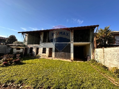 Foto Rustico in Piazza Risorgimento, Parabiago di 215 m² con 6 locali