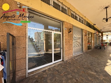 Foto Locale commerciale in VIA BIAGIO ASSERETO, Recco Centro di 28 m²