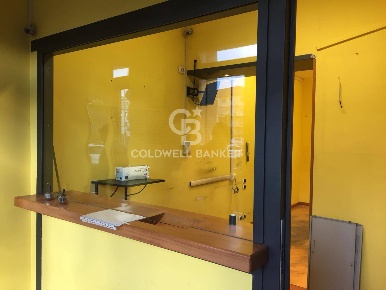 Foto Locale commerciale in Via Della Pineta Sacchetti, Roma di 49 m²