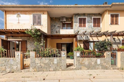Foto Villa a schiera in Via Alfieri, Villasimius di 105 m² con 3 locali