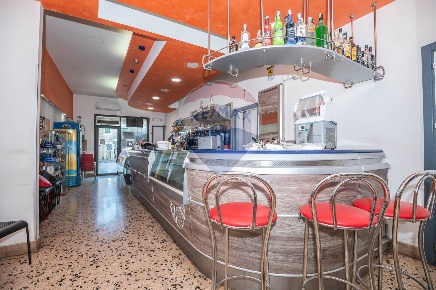 Foto Bar in Piazza San Giuseppe, Mazzarrone di 95 m² con 1 locali