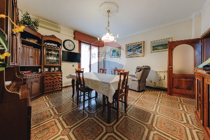 Foto Casa indipendente in Via Mella, Concesio Centro di 290 m² con 9 locali