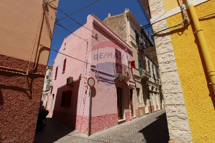 Foto Casa indipendente in via Genova, Carloforte di 103 m² con 4 locali