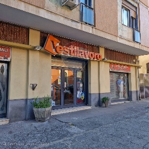 Foto Attività commerciale in VIA FRANCESCO CRISPI, Catania di 90 m²