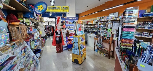Foto Attività commerciale in via galileo galilei, Teramo di 80 m²
