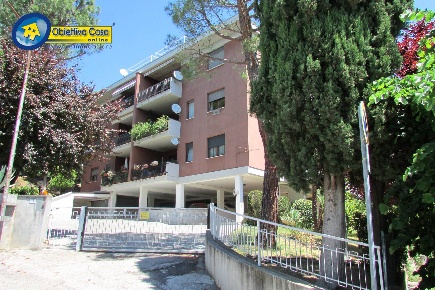 Foto Attico in via antonio gramsci, Teramo Centro di 155 m² con 5 locali