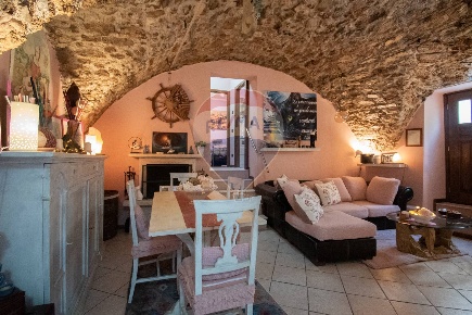 Foto Appartamento in Via Monteclana, Nave Centro di 75 m² con 2 locali