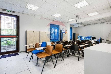 Foto Ufficio in VIA FILZI, Laveno-Mombello Laveno di 135 m² con 3 locali