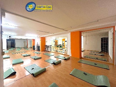 Foto Locale commerciale in via pepe, Teramo Centro di 1000 m² con 10 locali