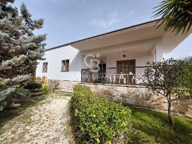 Foto Villa singola in Via Grotta di Pilano, Crispiano di 206 m² in vendita