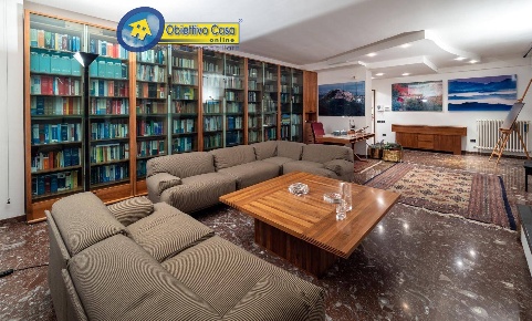 Foto Appartamento in viale bovio, Teramo Centro di 190 m² con 6 locali