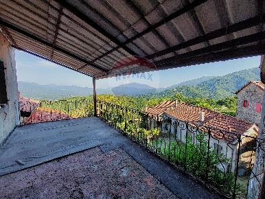 Foto Case semi ndipendenti in Loc. Oppilo, Pontremoli di 188 m² in vendita