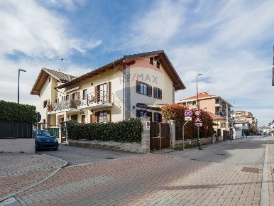 Foto Appartamento a Beinasco Borgaretto di 107 m² con 5 locali in vendita