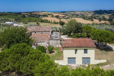 Foto Rustico in via Canneto, Coriano di 494 m² con 10 locali in vendita