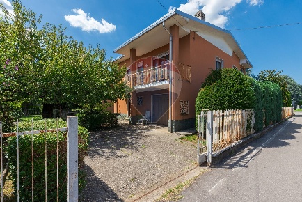 Foto Villa singola in VIA FERMI, Cairate Bolladello Peveranza di 250 m²
