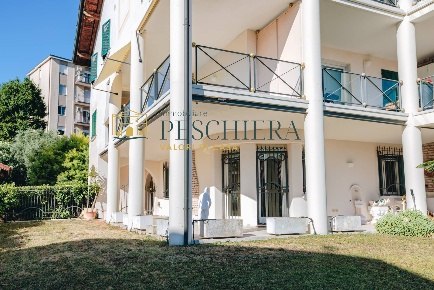 Foto Appartamento in Via Giovanni Pascoli, Desenzano del Garda di 250 m²
