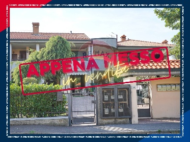 Foto Appartamento in Via Alcide De Gasperi, Trezzano Rosa di 64 m²