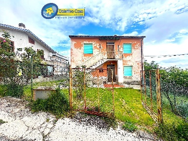 Foto Casa indipendente in contrada guazzano, Campli Guazzano di 130 m²