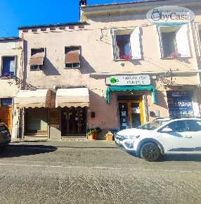 Foto Locale commerciale in Corso Vittorio Emanuele, Manziana di 120 m²