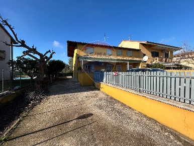 Foto Villa bifamiliare in Via Chieti, Aprilia Gattone - Isole di 120 m²