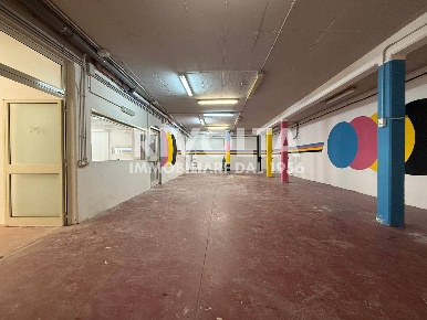 Foto Locale commerciale in via Roma, Formello Centro di 340 m² con 5 locali