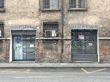 Foto Negozio in Porta Mare, Ferrara Centro Storico di 80 m² con 3 locali