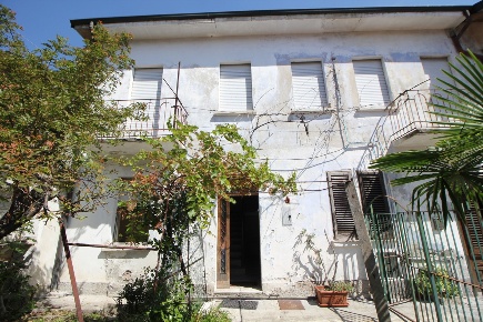 Foto Duplex in Via Manara 2, Legnano Parco Castello di 180 m² con 8 locali