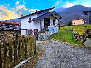 Foto Casa indipendente in Via Cottura 7, Barge di 89 m² con 4 locali