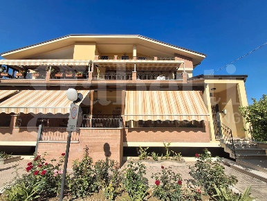 Foto Appartamento in Via SS16 2, Alba Adriatica di 118 m² con 3 locali