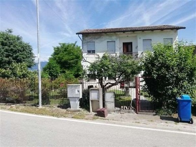 Foto Case indipendenti in Via Cacciatora 26, Loria di 150 m² con 8 locali