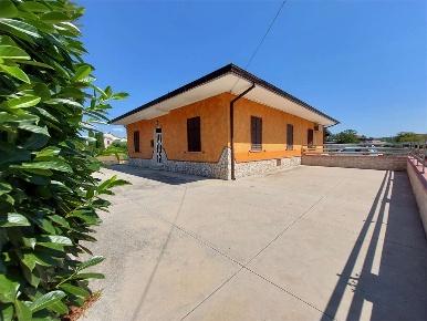 Foto Appartamento in VIA GAETA  83, Frosinone Le Rase, Vetiche di 129 m²