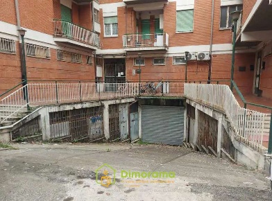 Foto Magazzino in Via Morro, Rieti di 241 m² con 1 locali in vendita