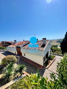 Foto Villa unifamiliare a Pesaro di 600 m² con 15 locali in vendita