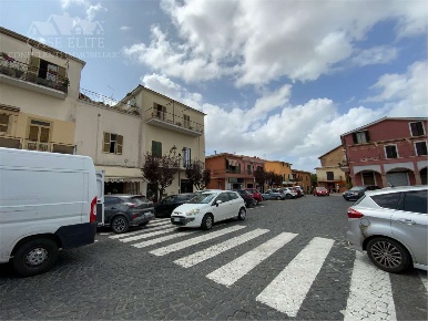 Foto Negozio a Ardea di 42 m² con 1 locali in vendita