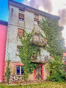 Foto Appartamento in Via Barazzone 21, Casina di 193 m² con 8 locali