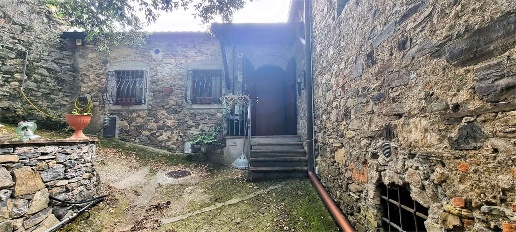 Foto Appartamento a Sarzana di 210 m² con 6 locali in vendita