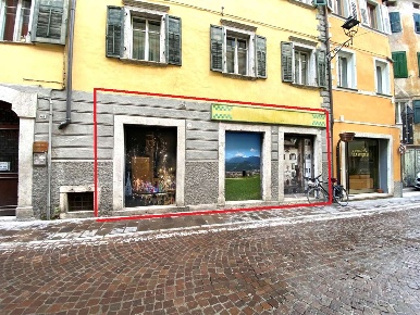 Foto Negozio in CORSO AUSUGUM 69, Borgo Valsugana Borgo di 100 m²