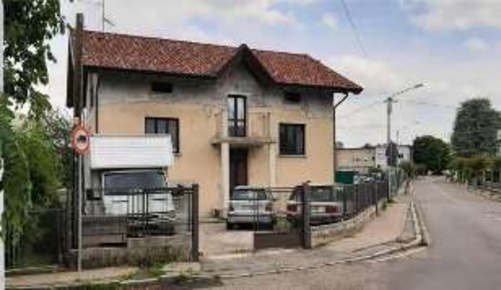 Foto Casa indipendente in Via Giacomo Matteotti, Gazzada Schianno Centro