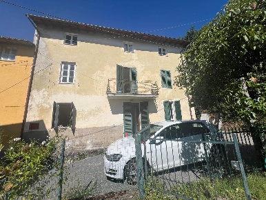 Foto Casa indipendente a Lucca Santa Maria del Giudice di 150 m² in vendita