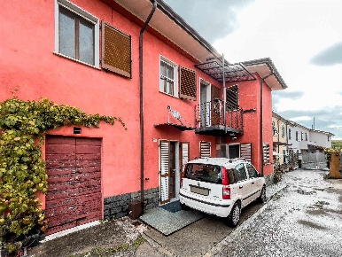 Foto Casa indipendente a Sarzana Trinità, Battifollo di 100 m² con 5 locali