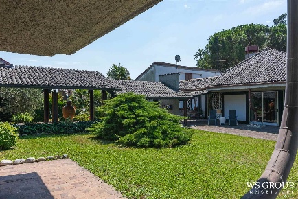 Foto Villa unifamiliare a Vimercate Vimercate Sud di 345 m² con 12 locali