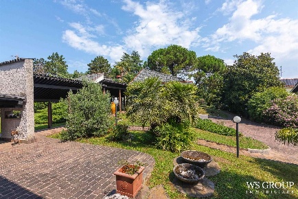 Foto Villa unifamiliare a Vimercate Vimercate Sud di 368 m² con 12 locali