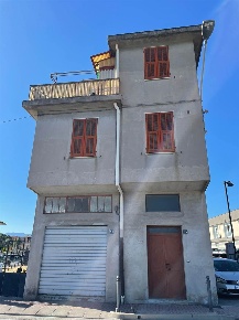 Foto Casa indipendente a Vallecrosia Centro di 130 m² con 5 locali