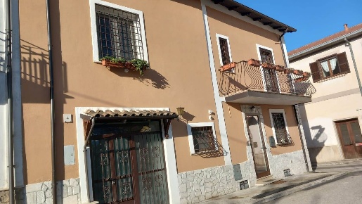 Foto Case semi ndipendenti a Magliano de' Marsi Magliano De'Marsi di 240 m²