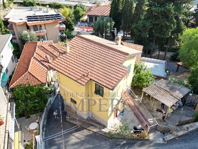 Foto Appartamento in Via Poggio Ponente 41, Vallecrosia Centro di 55 m²