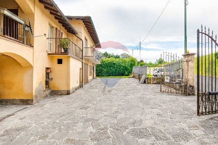 Foto Appartamento in VIA MOLINA, Barasso di 135 m² con 3 locali in vendita