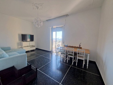 Foto Appartamento in Via Diano Marina, Genova di 100 m² con 6 locali