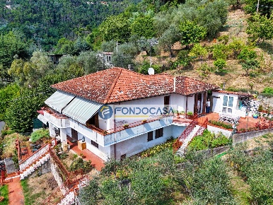 Foto Villa bifamiliare in Via Gasparo Venturini, Massa Centro di 95 m²