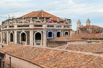 Foto Appartamento in via Santa Chiara, Catania Centro Storico di 134 m²