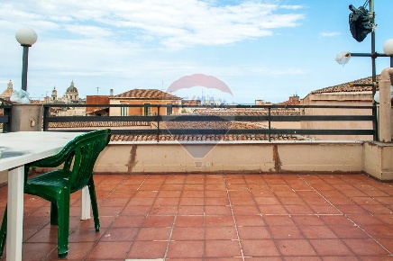 Foto Appartamento in via Santa Chiara, Catania Centro Storico di 134 m²